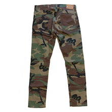 Load image into Gallery viewer, Polo Ralph Lauren Camo Denim Jeans (32)
